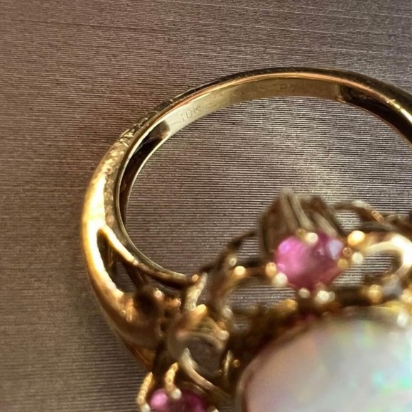 10k Yellow Gold w/ Opal & Topaz - Picture 3 of 3